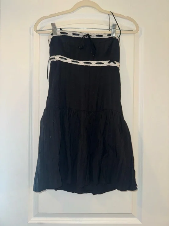 Aeropostale Black Strapless Dress with White trim and black ribbon on top - Picture 1 of 4